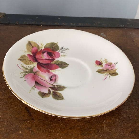 . Royal Windsor Tea Cup & Saucer Set - Fine Bone China - Made in England - Picture 3 of 6